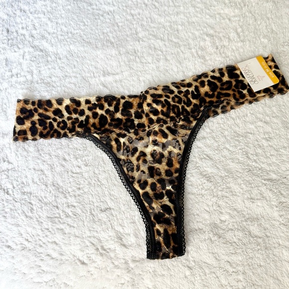 Leopard Print Thong with Black Lace Trim - Picture 1 of 2